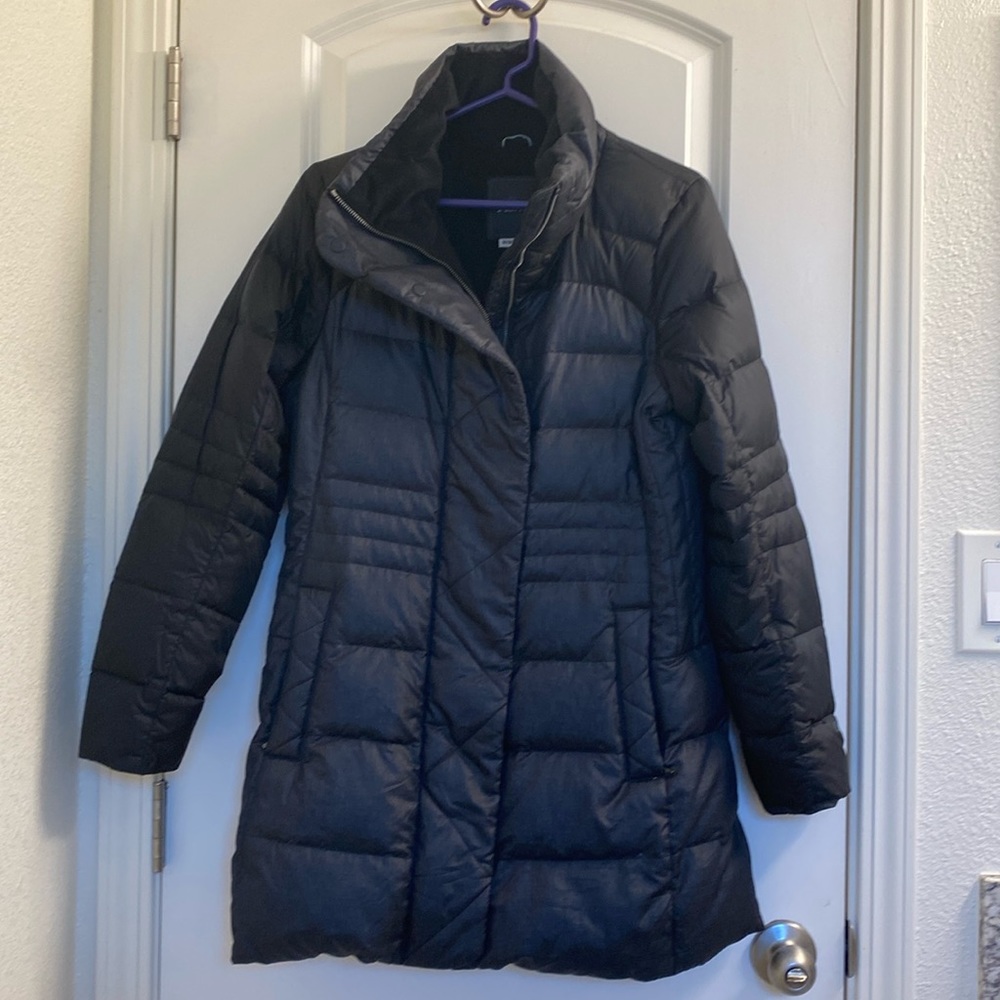 Marmot insulated coat. Water resistant gray pattern exterior, plush black lining